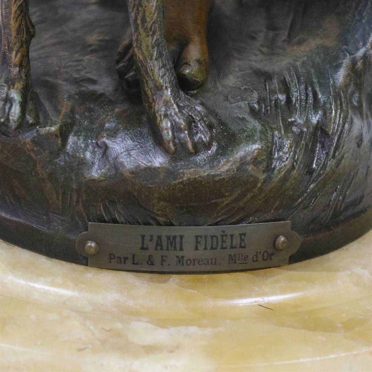 Antiqium Ürün   PAR L.& F. MOREAU - L'AMI FIDELE TUTYA HEYKEL  