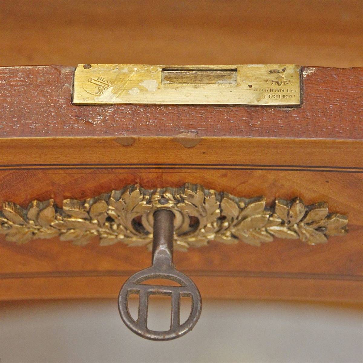 Antiqium Ürün  LOUIS XV. STİL TUVALET MASASI