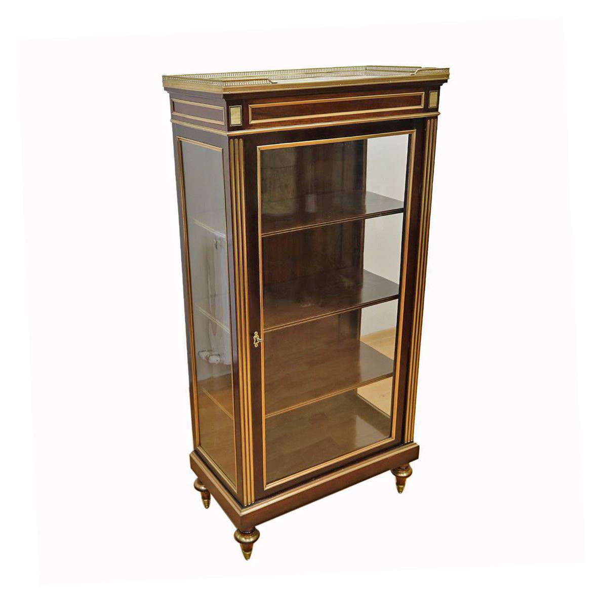 Antiqium Ürün  BRONZ DETAYLI CAM VİTRİN