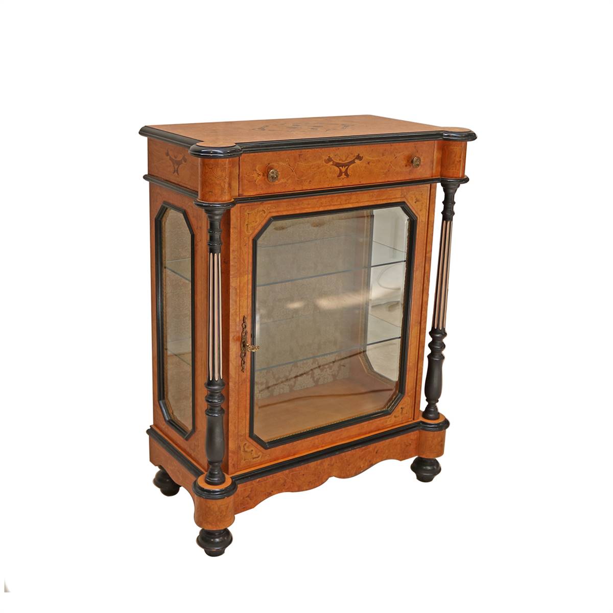 Antiqium Ürün  MARKÜTERİLİ MAUN KISA VİTRİN