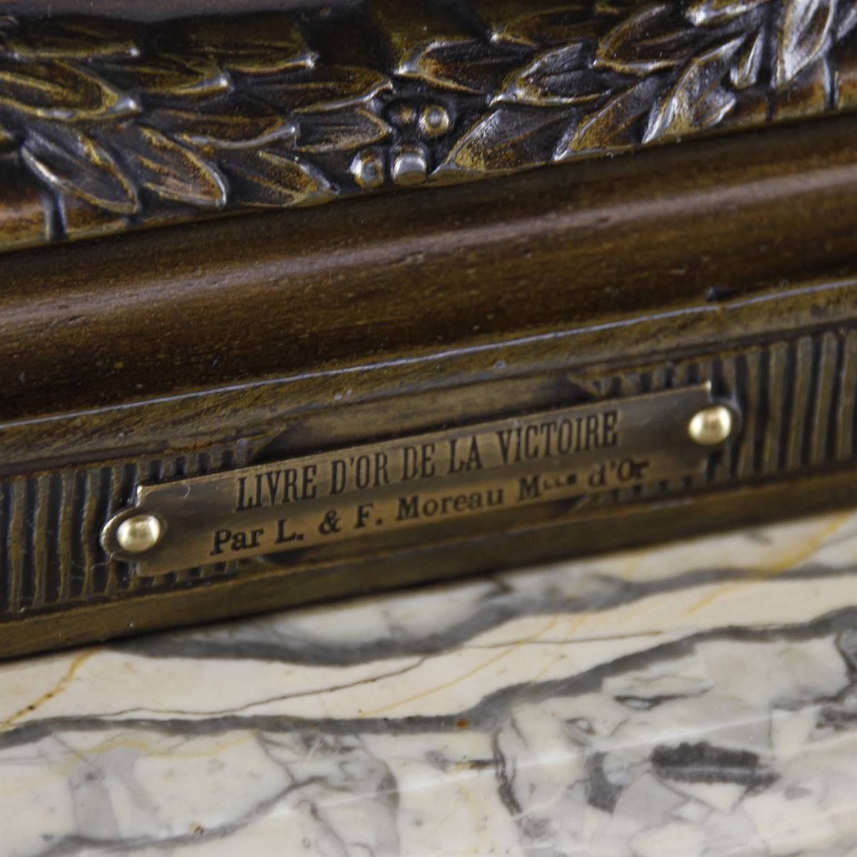 Antiqium Ürün  SANATÇI MOREAU İMZALI, BRONZ SAAT TAKIMI